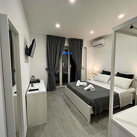Regina לינה וארוחת בוקר 4*