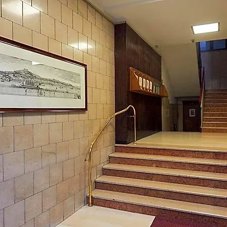 Regina לינה וארוחת בוקר