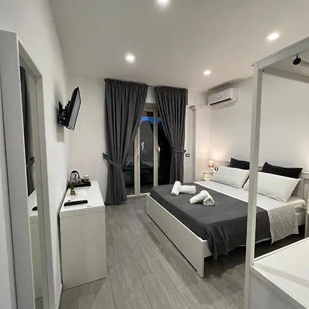 Regina 4* Νάπολη